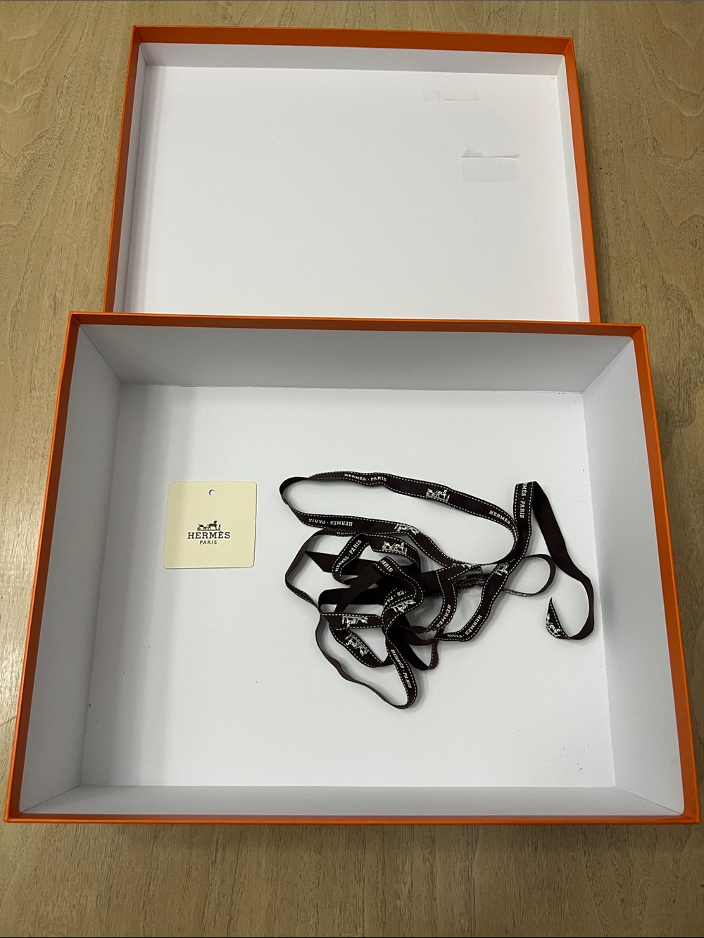 Box - Signature Orange - Picture 3 of 12